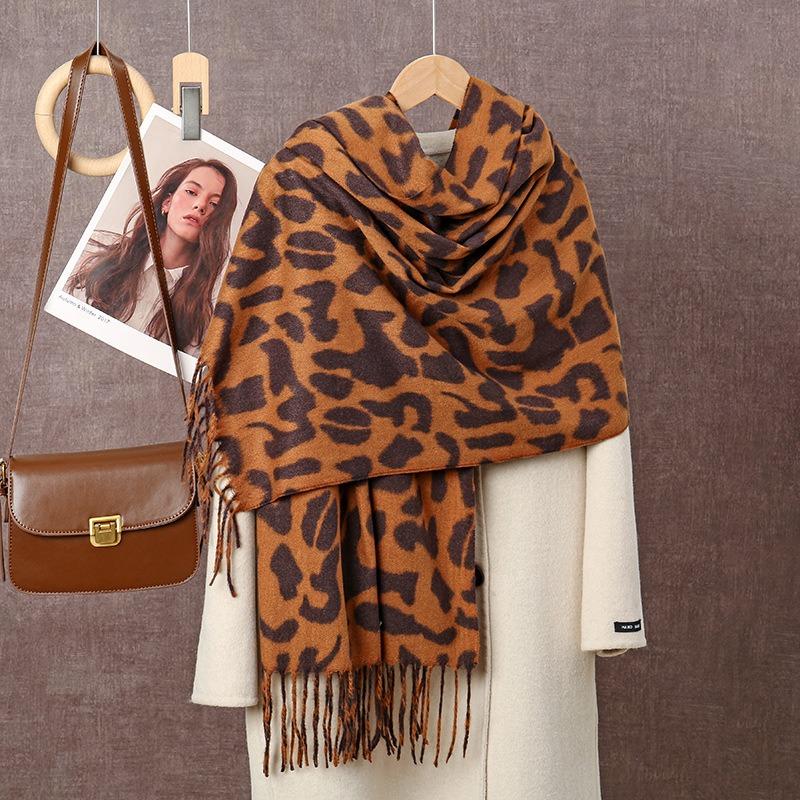 Retro high-end leopard print scarf women's autumn and winter new fashion imitation cashmere fringed shawl thickened warm and versatile