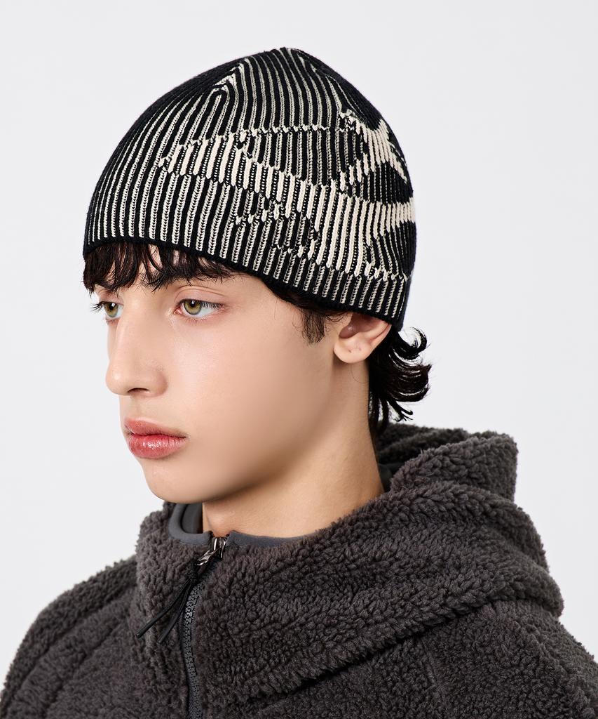 Dimiteulibeullaeg Vlad Symbol Logo Two-Tone Knit Beanie_Black