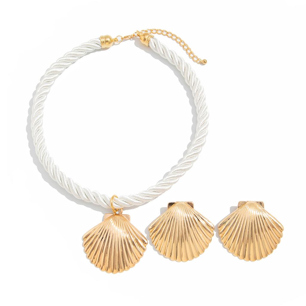 Bohemian Beach Resort Style Metal Scallop Shell Pendant Necklace, Personality Exaggerated Thick Rope Necklace Female