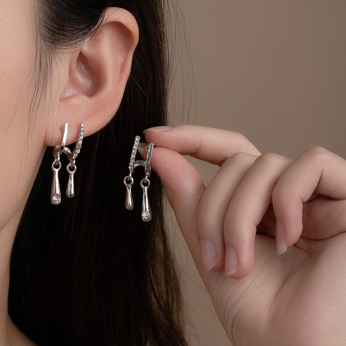 Simple Water Drop Diamond-Set Small Earrings, Smart And Exquisite Design, Stud Earrings, Temperament, And Advanced Earrings.