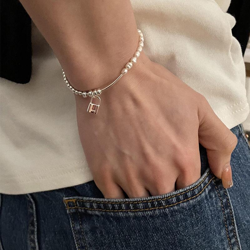 ANENJERY Zierliches Perlenarmband mit Herz- und Lächeln-Motiv für Frauen und Mädchen, elastisches Seilkettenarmband, Schmuck