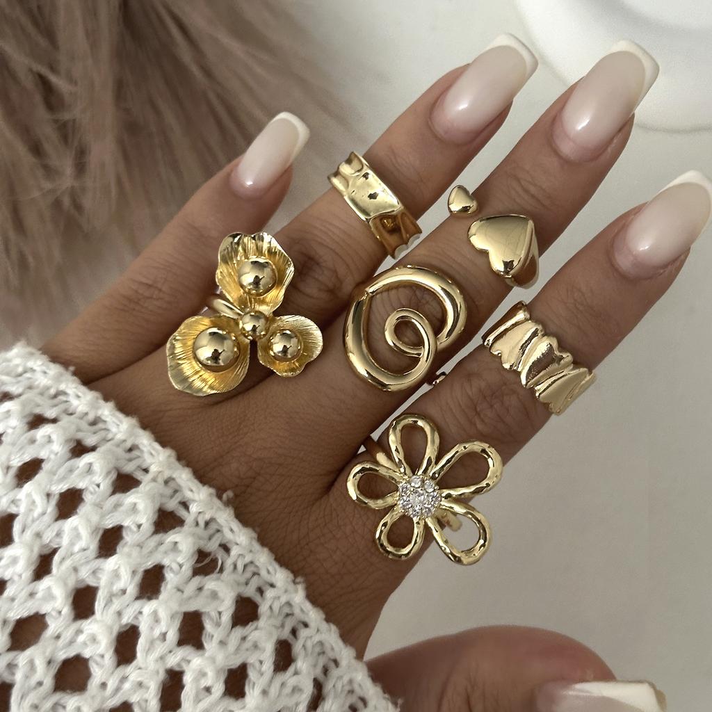 Exaggerated Gold Color Geometric Rings Set For Women Rhinestone Flower Heart Trendy Imitation Pearl Steam Punk Personality Gifts