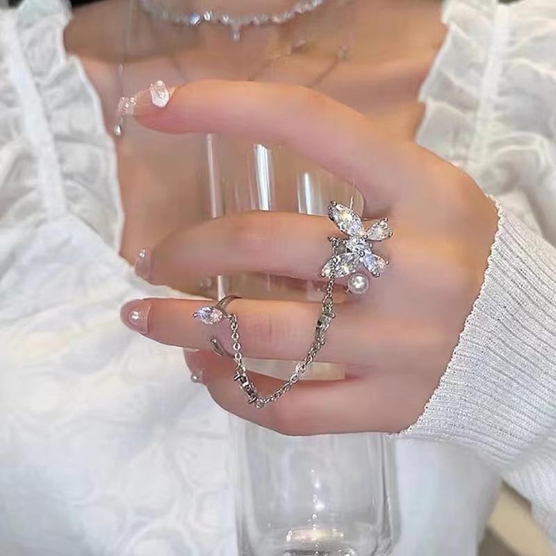 

New trendy versatile splicing women s niche light luxury high-end design zircon butterfly fringed ring ring