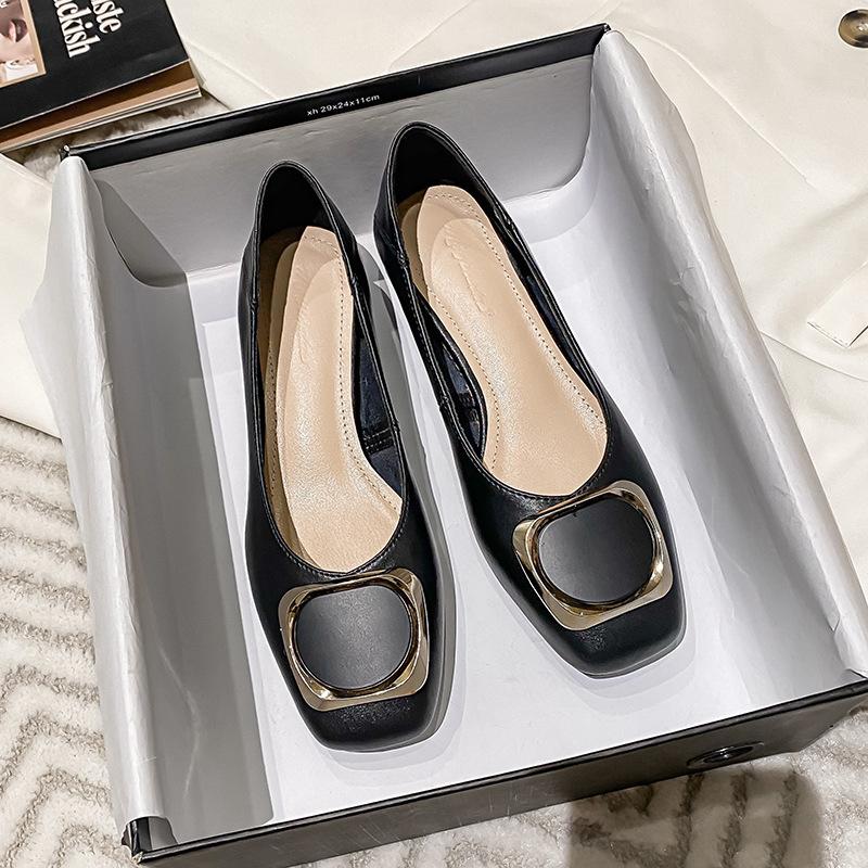 

Женские туфли на толстом каблуке с открытым вырезом, новая модель, квадратный носок, средний каблук, мягкая кожа, туфли для бабушки, маленький размер 31323334 43 чёрный