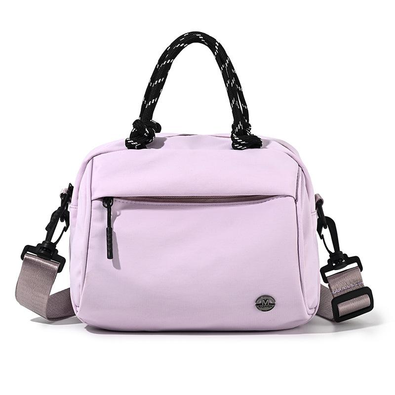 A Trendy Single-shoulder Bag with Multiple Layers, A Simple and Versatile Horizontal Design, and A Crossbody Design