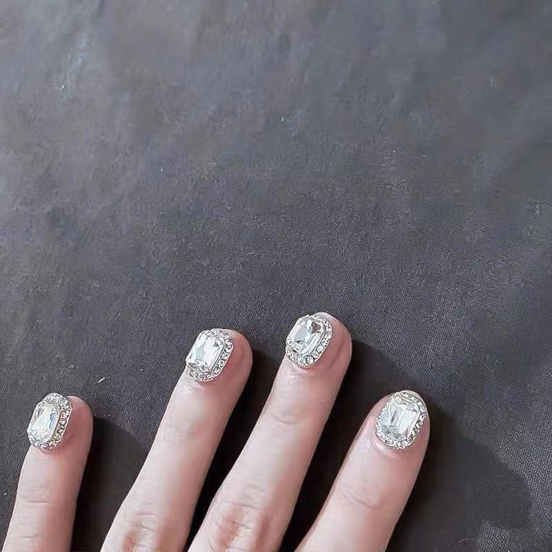 Luxury 3D Rhinestone Nail Art: Super Shiny Diamond & Alloy Embellishments
