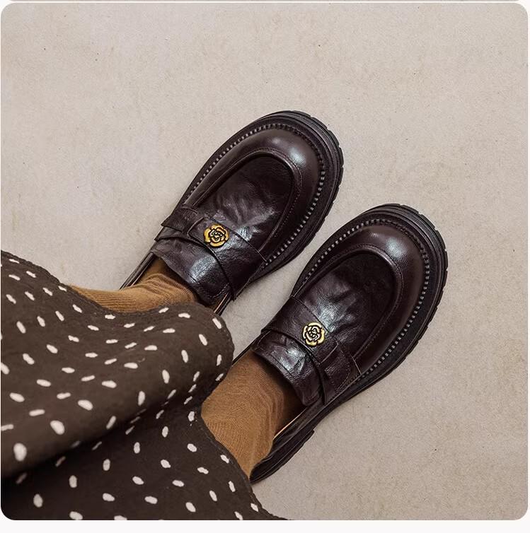 Retro Black Camellia Loafers: Pleated Leather, Thick Sole, Slip-on British Style