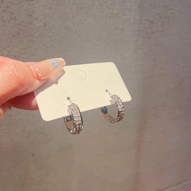 

Exclusive Design, Super Shiny Circular Earrings, High-end and Luxurious Style, Round Earrings with Small Ear Loops, Suitable for Women. срібний