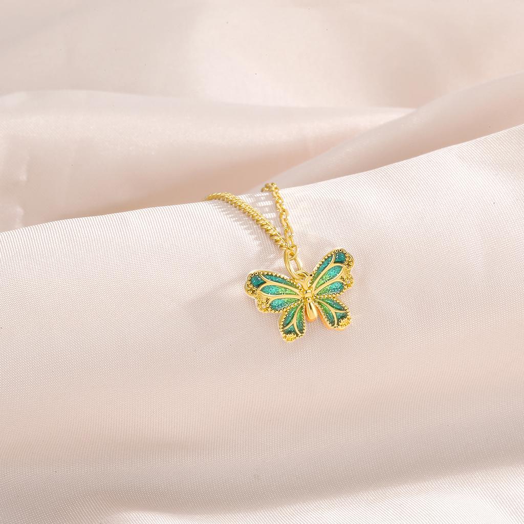 Butterfly Necklace for Women's New Palace Style Niche Design Temperament Light Luxury Pearl Collarbone Chain