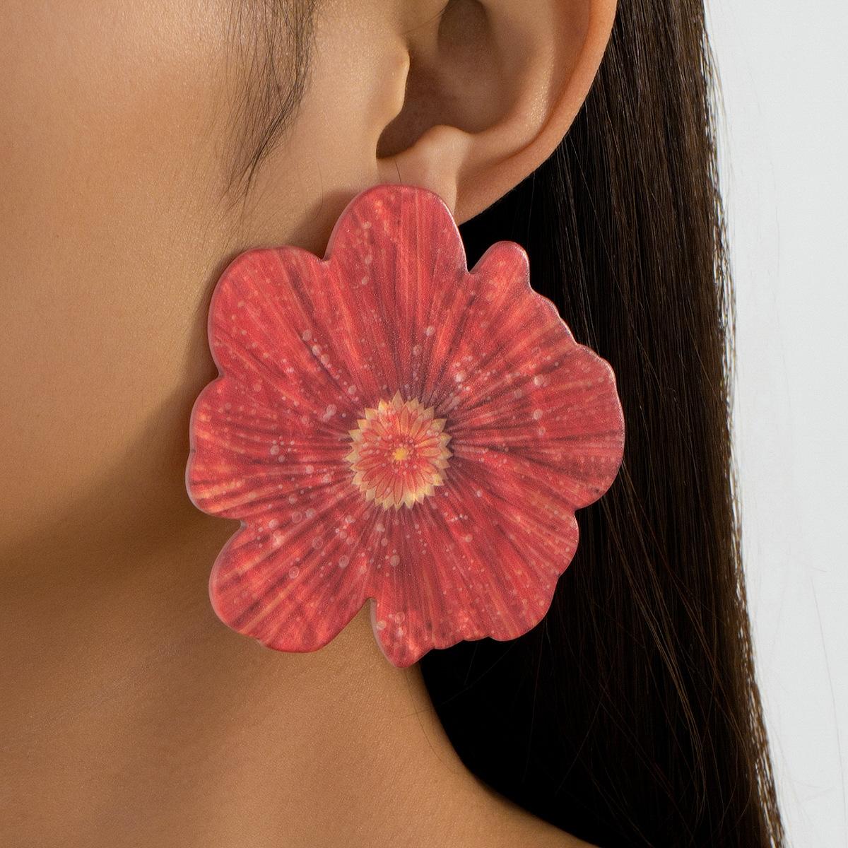 

Fashionable red flower earrings червоний