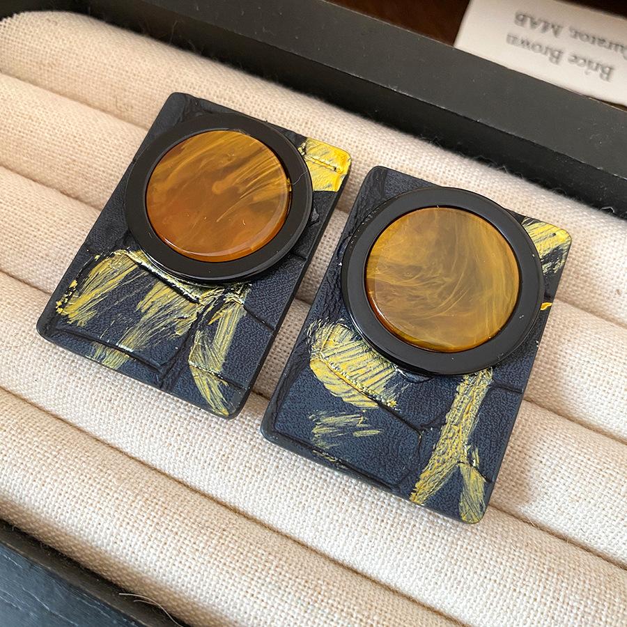 

Medieval vintage silver needle leather resin square earrings retro court style stud earrings light luxury high-end earrings