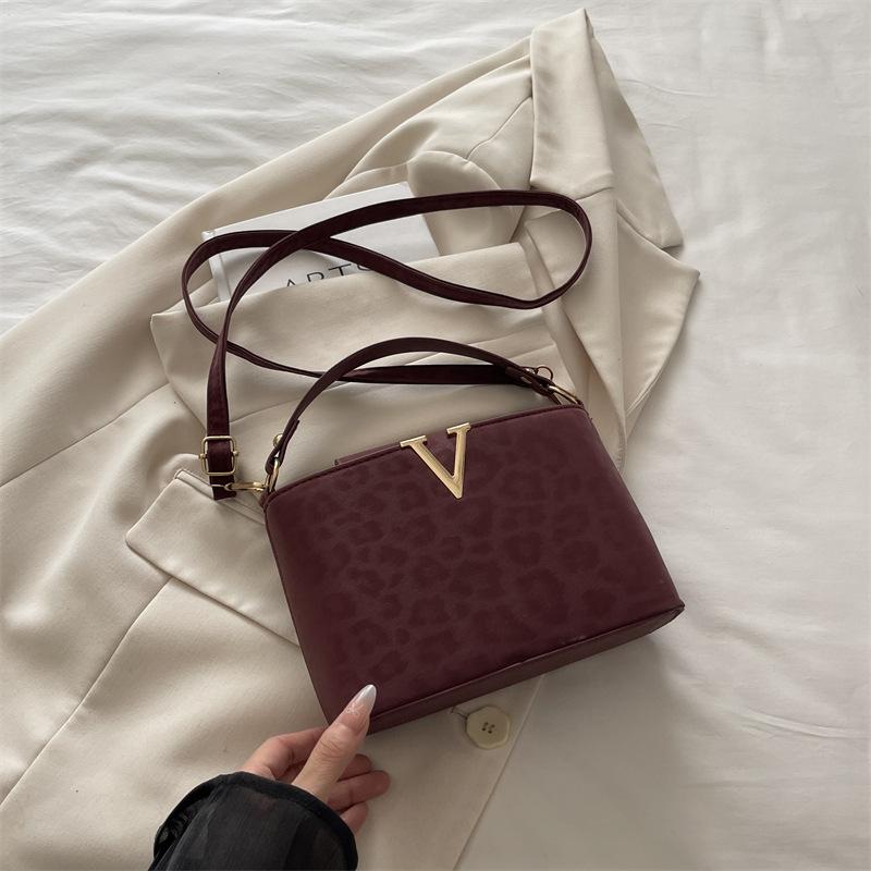Shoulder Bag Fashion Handbag Crossbody Bag Large Capacity Casual Bag Simple Bag Alphabet Bag Leopard Print Bag