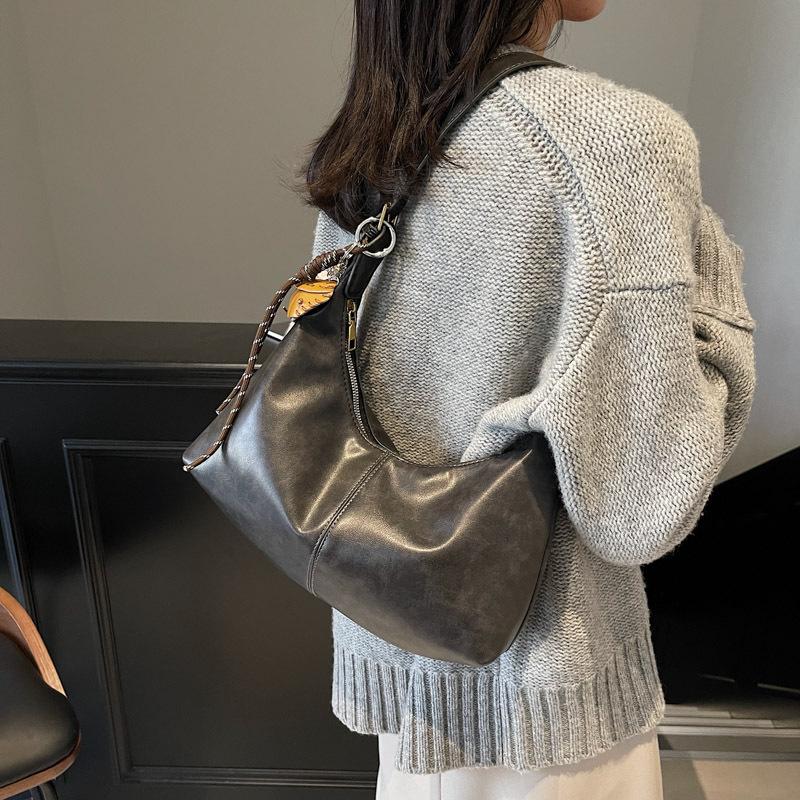 Retro Bag Women's Large-capacity New Autumn and Winter Leisure Niche Design Shoulder Messenger Bag Commuter Dumpling Bag