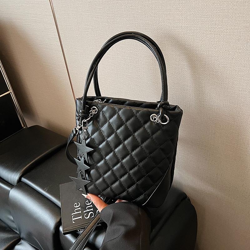 

Сумка Женская 2025 Новая Модная Универсальная Ручная Сумка Премиум Класса На Плечо Кроссбоди Сумка-Ведро чёрный