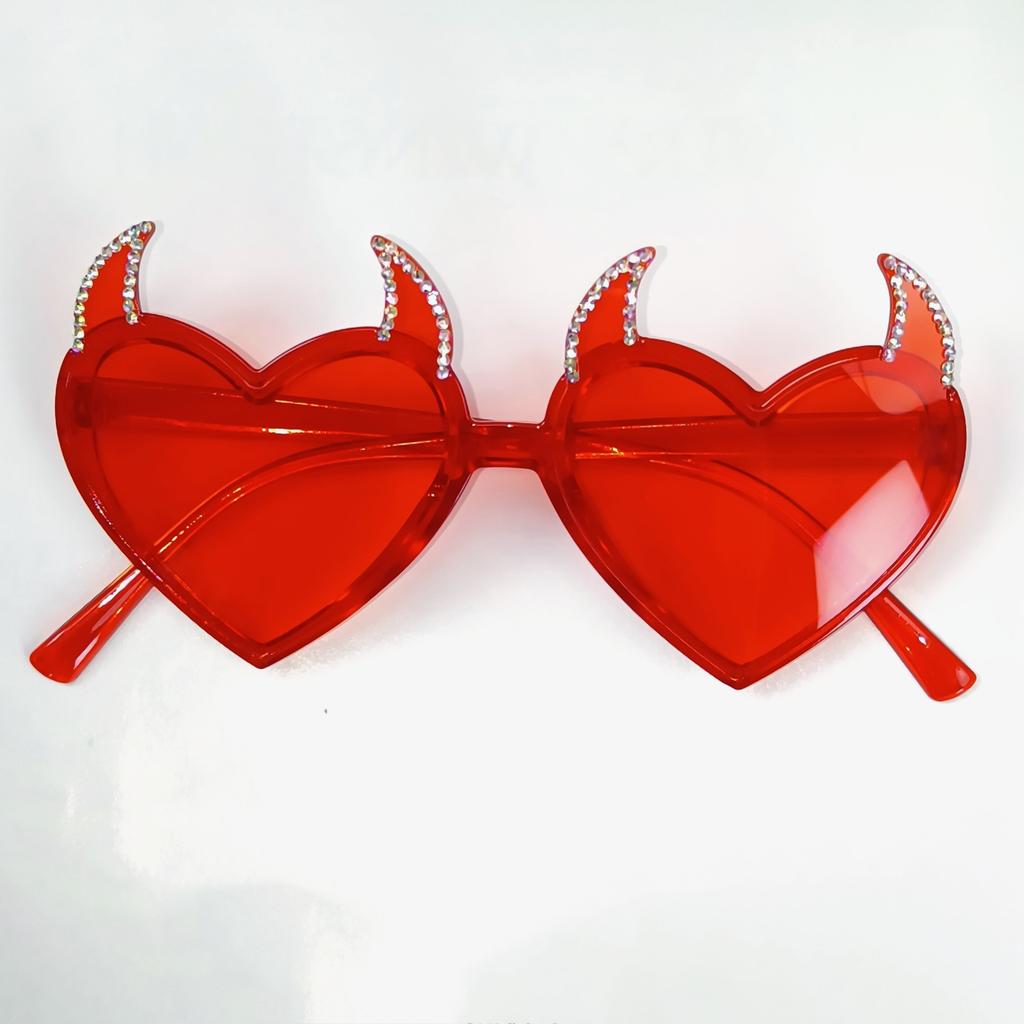 New Halloween Heart Sunglasses Women Vintage Brand Designer Sun Glasses Shades Female Funny Versatile Sunglasses Party