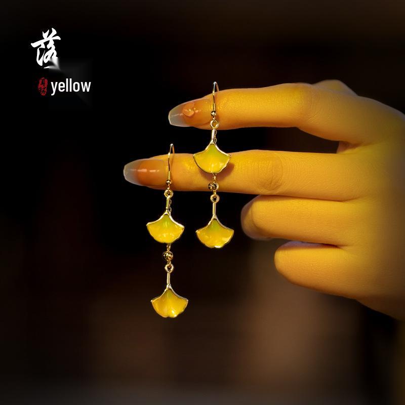 Elegant Ebony Flower Hairpin for Women – Ancient Style, High-End Feel, Simple Chinese Design, Perfect for Daily Use.