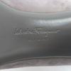 Salvatore Ferragamo Czółenka Okrągły nosek metaliczny obcas w kształcie kwiatu szary Kobiety 7 07366 Używane