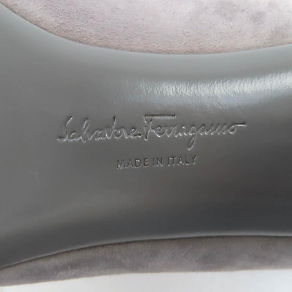 Salvatore Ferragamo Czółenka Okrągły nosek metaliczny obcas w kształcie kwiatu szary Kobiety 7 07366 Używane