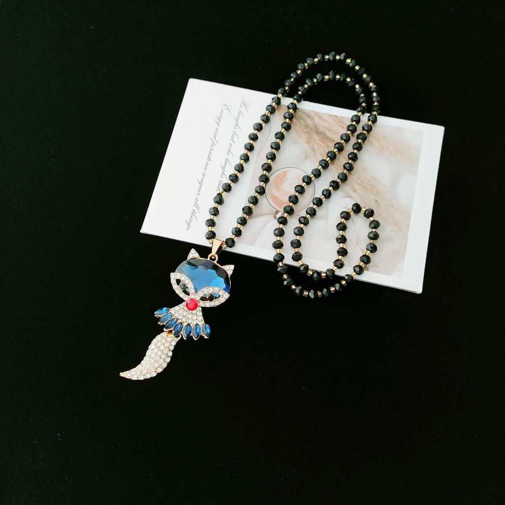 Elegant Cat's Eye Fox Pendant Necklace: Autumn/Winter Stylish Sweater Chain for Women