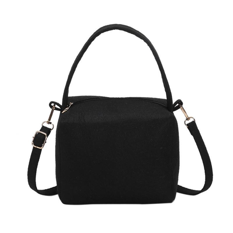 Trendy 2023 Ladies Bag Spring New Retro Casual Commuting Shoulder Bag Minimalist Design