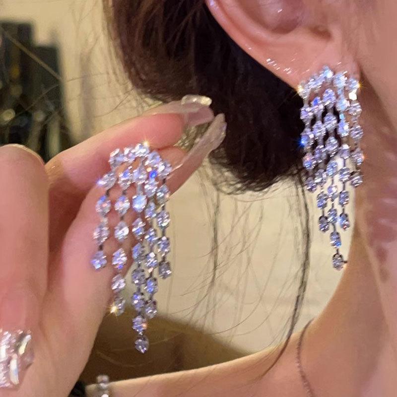 111 Silver Needle Fashion Light Luxury Style Full Diamond Tassel Earrings Women, High Temperament Sweet Cool Retro Super Flash Earrings 925 silver needle