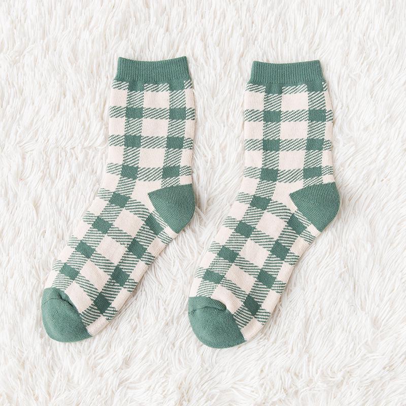Women's Mid-Calf Plush Winter Socks - Thick Velvet, Warm Knee-High Autumn/Winter Style.