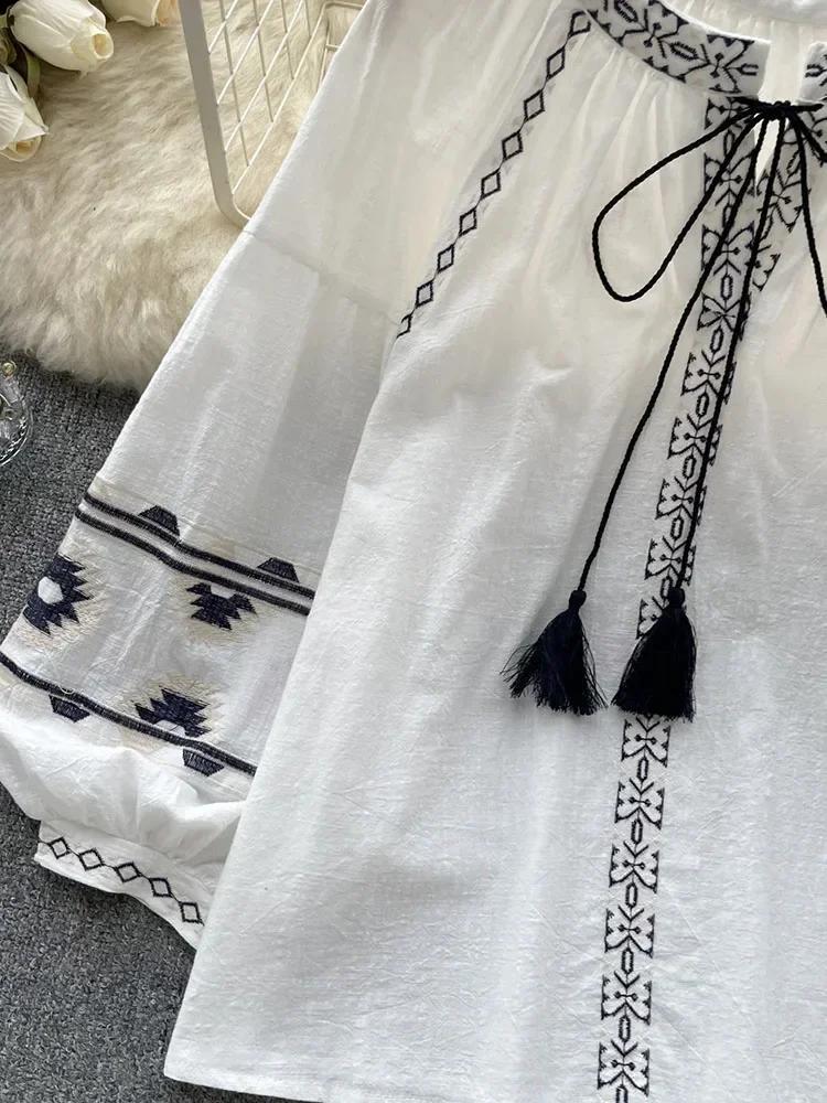 Women's Spring Autumn Retro Ethnic Style Top Embroidered Round Neck Long Sleeve Blouse Loose Shirt Top