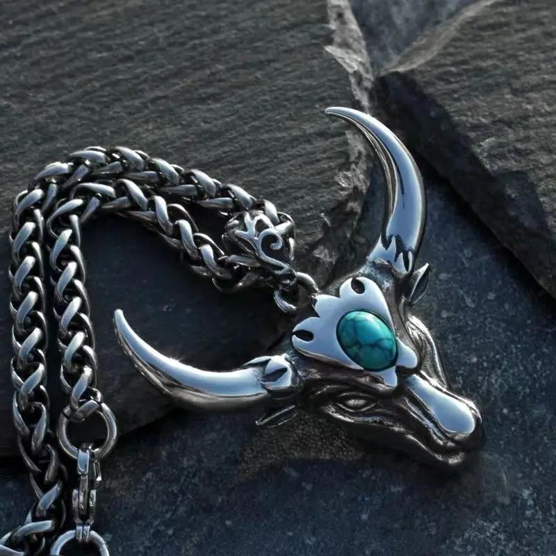 Gotický zelený kámen býčí lebka náhrdelník přívěsek punkový zvířecí náhrdelník pánský taurus zvěrokruhový amulet šperky dárek k výročí