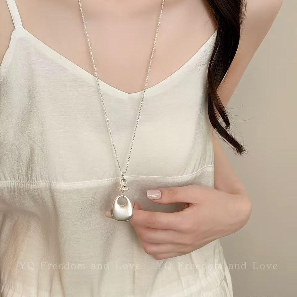 Retro Ethnic Ceramic Wood Necklace: Geometric Fruit Pendant for Women