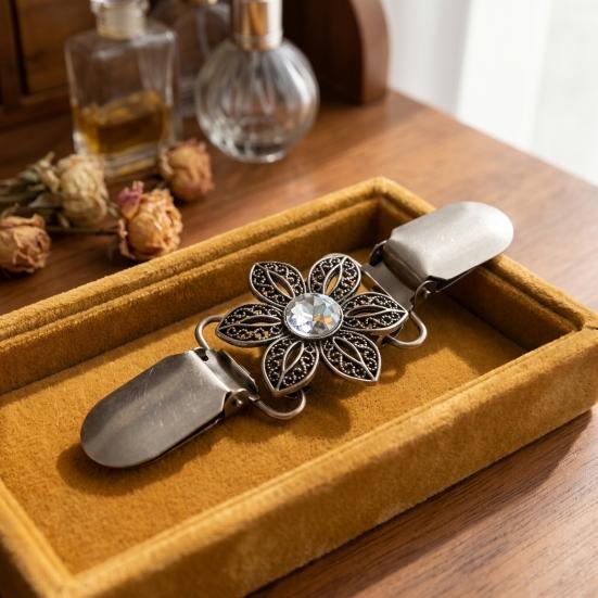 Elegant Sweater Brooches 4Pcs Vintage Clips for Women Girls, Retro Floral Cardigan Clips, Scarf Clasps Cloak Shawl Clip, Waist Cincher Loose