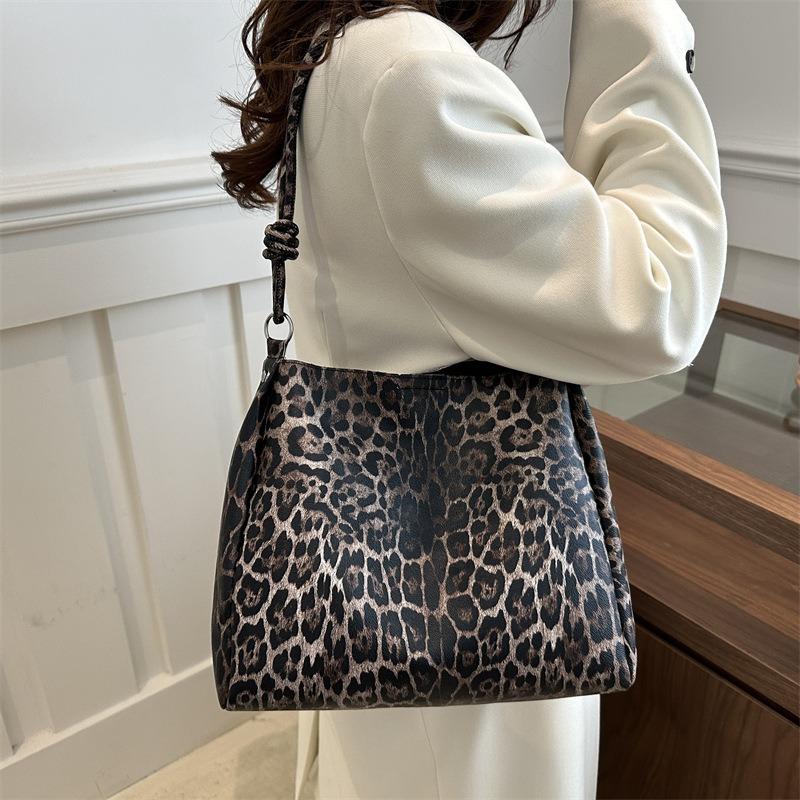 Shoulder Bag Retro Fashion Simple Texture Large Capacity Leopard Print Trendy Cool Babes Casual Commuter Tote Bucket Bag Women