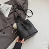Niche Simple Portable Vegetable Basket Bag Women's 2025 Autumn New Commuter Large-capacity Shoulder Crossbody Bucket Bag