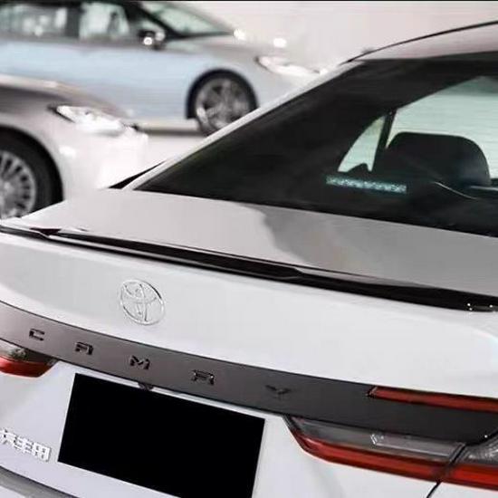 

Toyota Camry 24th Gen Rear Spoiler: Universal Sport Wing for Fixed Drilling Modification