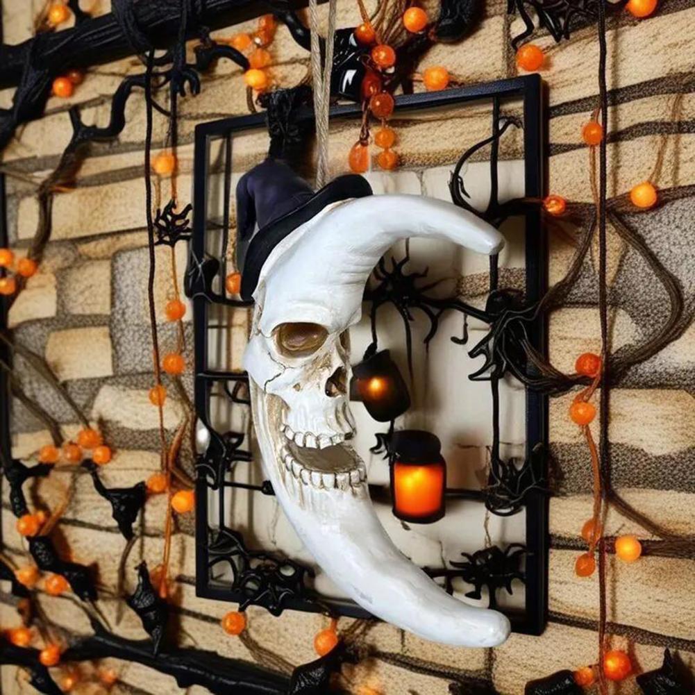 Décoration Pendentif Halloween Visage de Crâne Lune Décor Suspendu Pendentif Lune en Résine avec Chapeau pour Décor Mural Halloween Crâne Croissant