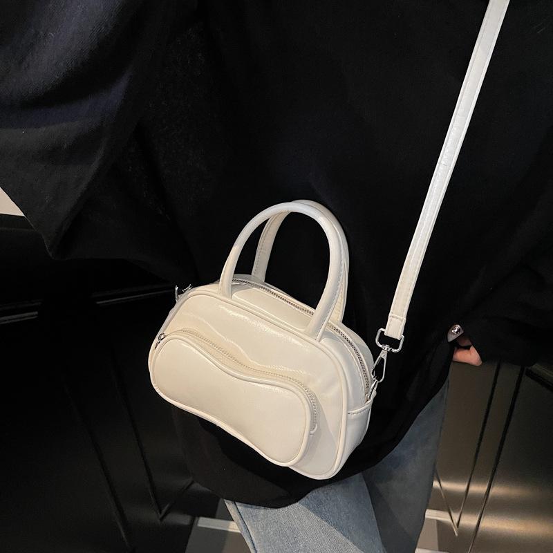 Spring and Summer Super Fire Small Bag Women's 2025 New Fashion Versatile Messenger Bag Premium Portable Bowling Bag