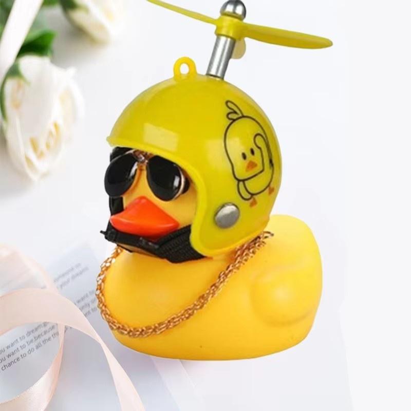 Pato de coche con casco colgante de viento roto pequeño pato amarillo bicicleta de carretera casco de motor accesorios de ciclismo sin luces