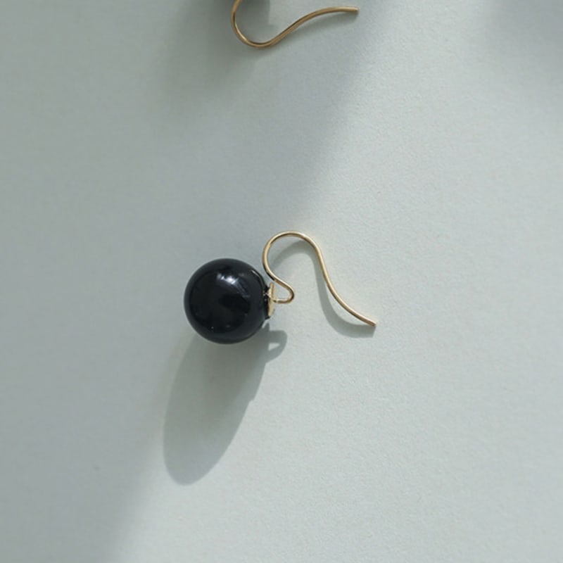 modernlike 10k gold black pearl hoop earrings