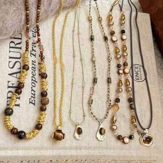 Retro Tiger Eye Stone Necklace - Versatile Maillard Style for Autumn & Winter Sweaters, High-End Luxury Accessory.