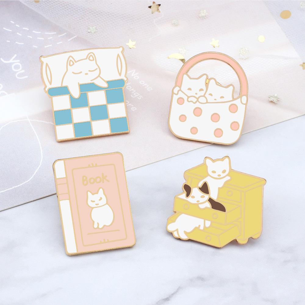 Creative Cartoon Cat Brooch: Hide-and-Seek Sleeping Cat Fashion Accessory for Clothing and Bags