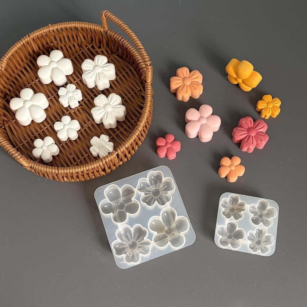 Stampo in Silicone a 4 Cavità di Dimensioni Miste a Forma di Fiore Stampo 3D Fiore di Ciliegio Girasole Crisantemo per Candela Sapone Gesso Resina Artigianato Fatto a Mano