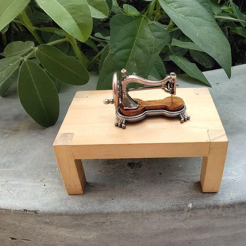1Pc Hand-cranked Sewing Machine Model, Simulation Model Scene Retro 1870s Mini Statues and Ornaments
