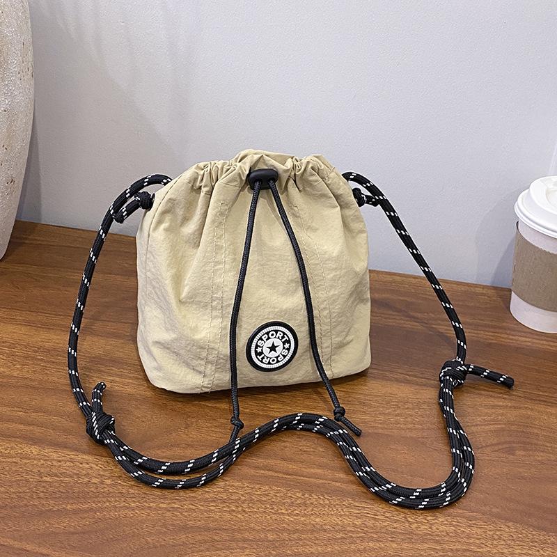 Large capacity, lightweight and simple portable bucket bag, casual niche sports style shoulder bag, fashion messenger women's bag