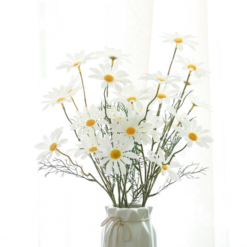 

Штучний букет з ромашок та маргариток для декору та фотографії