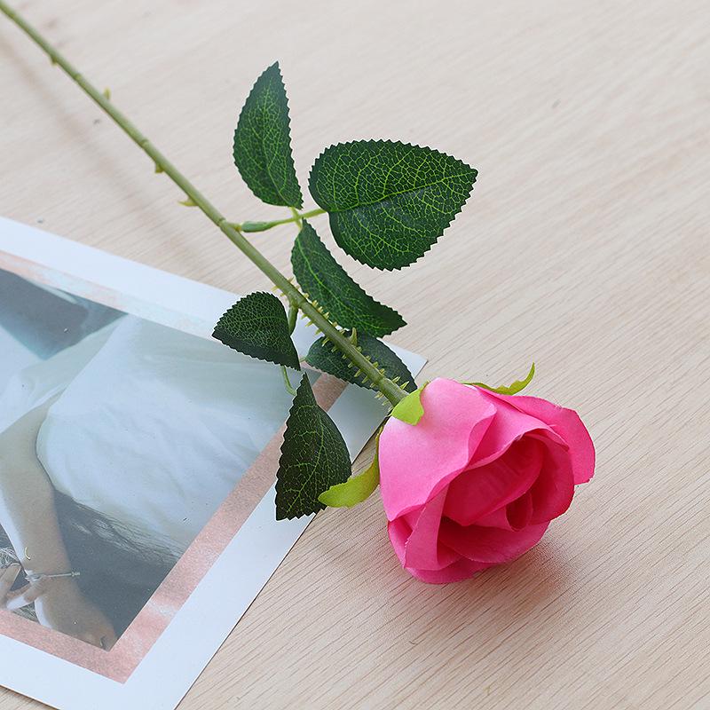 Luxury Silk Rose Arrangement for Valentine's Day - Elegant Artificial Flowers for Living Room Decor.