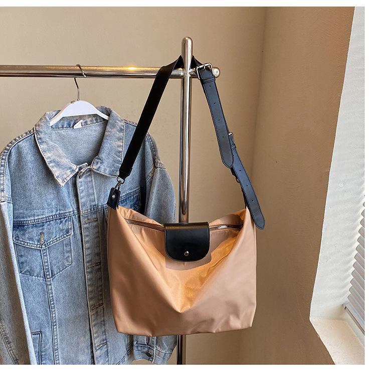 

2025 новая сумка женская универсальная сумка-тоут сумка-мессенджер большая вместимость простая сумка под мышкой сумка через плечо мессенджер для поездок на работу хаки