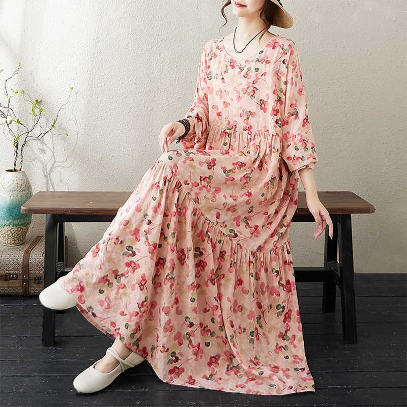 

Платье А-силуэта с круглым вырезом, длинными рукавами, свободного кроя, с выразительной широкой юбкой One Size