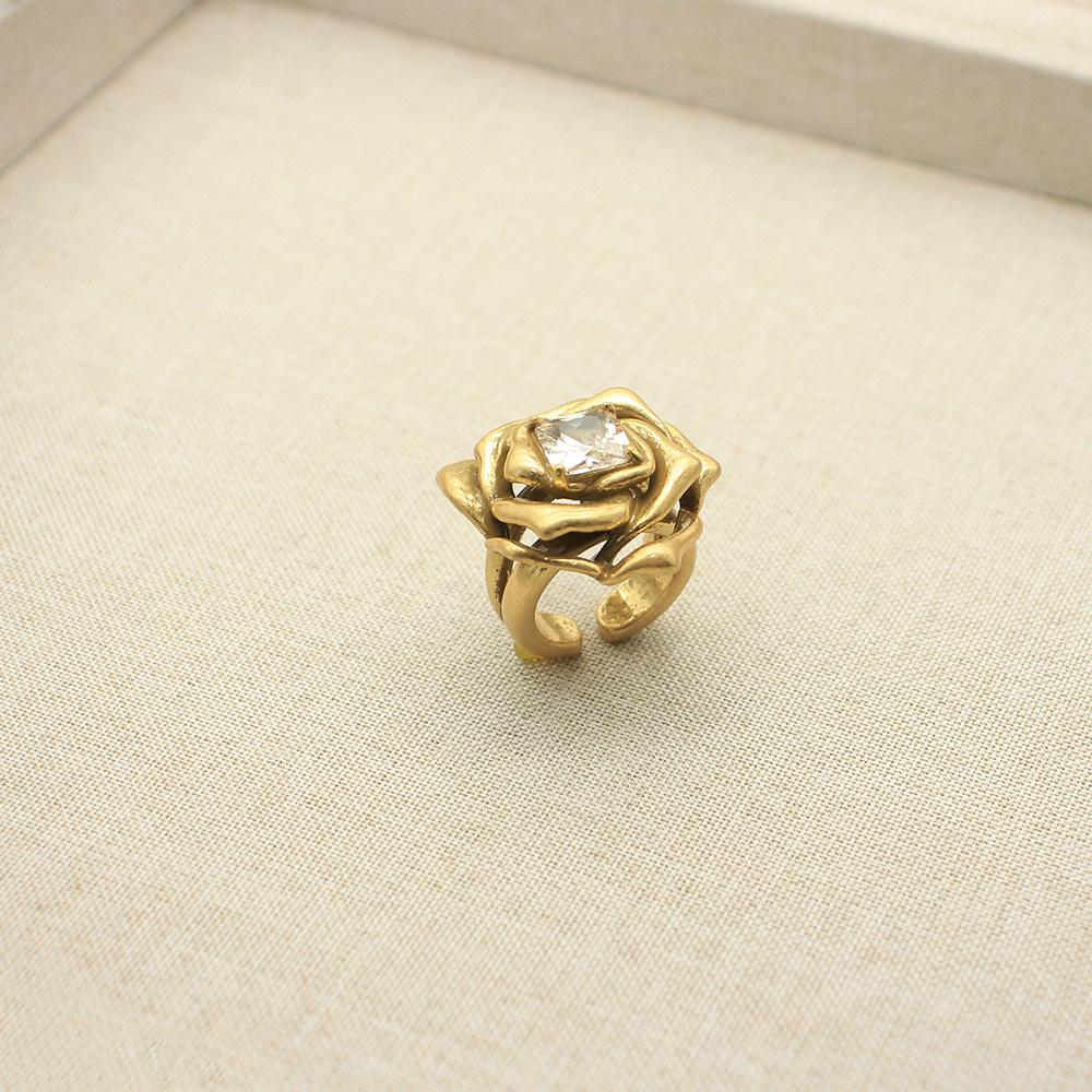 

Vintage Women s Multi-layer Rose Pendant Necklace with Square Diamonds