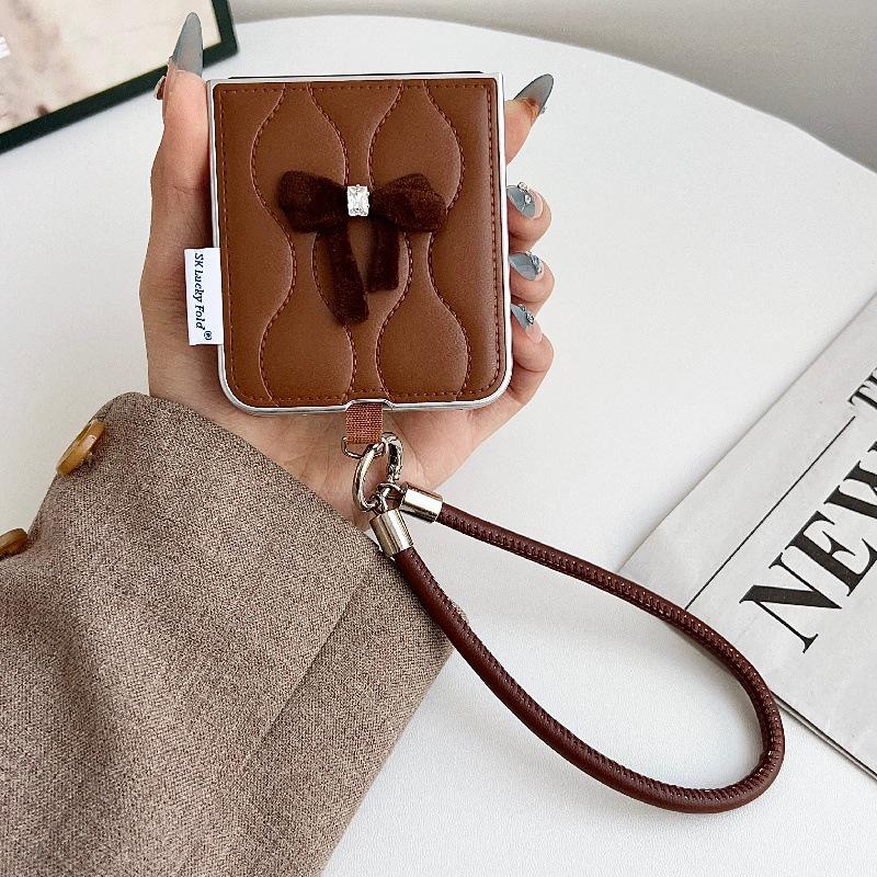 Fashionable Bowknot Motorola Razr60 Drop-proof Foldable Phone Case with Anti-lost Rope.