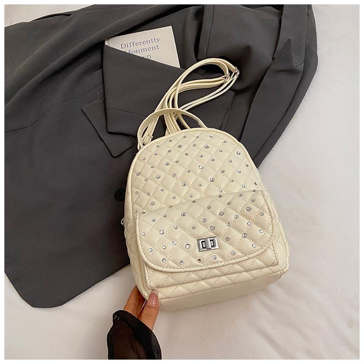 

Корейская версия повседневной моды, портативная маленькая сумка, женский рюкзак-цепочка, новинка лета 2025 года, модная сумка высокой ценности белый