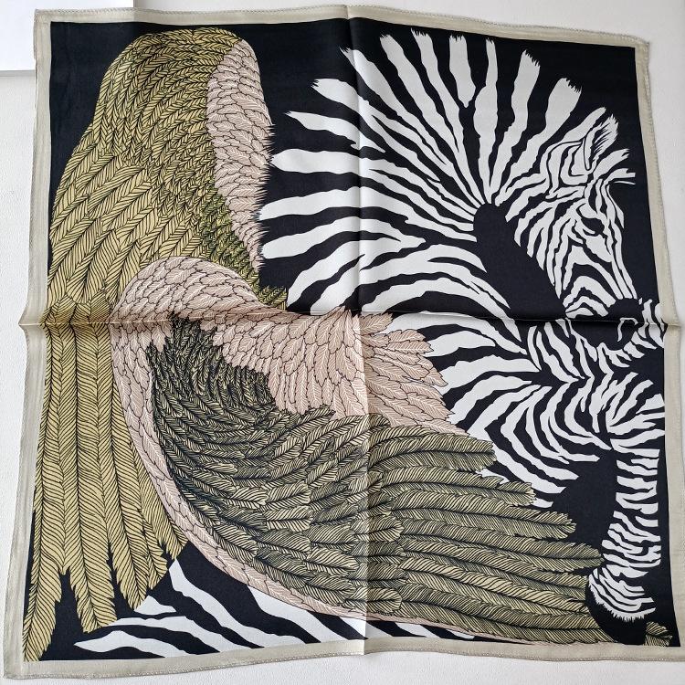 Zebra Pegasus Versatile Temperament Satin Silk Mulberry Silk Silk Scarf Multifunctional Scarf Ladies Scarf 53*53cm